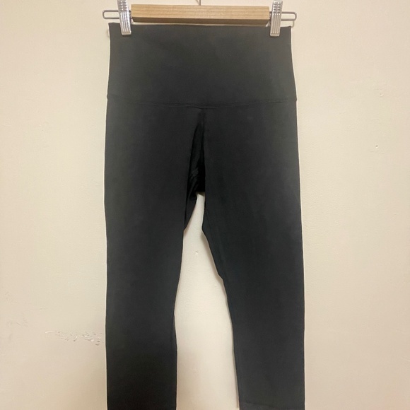 Lululemon High-rise yoga crops - Picture 1 of 4